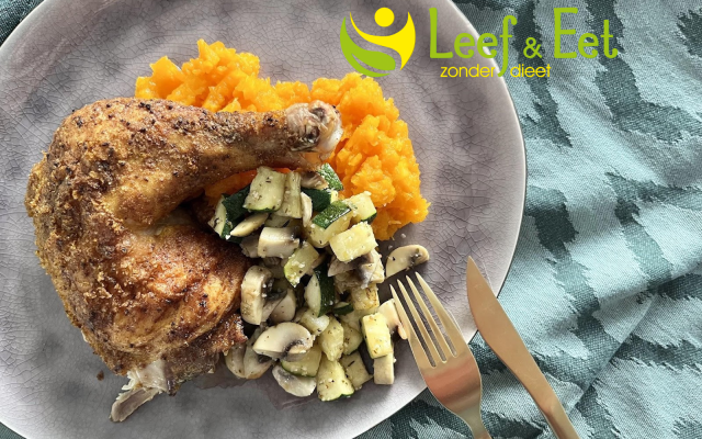 Kip in de oven met pompoenpuree, courgette en champignons